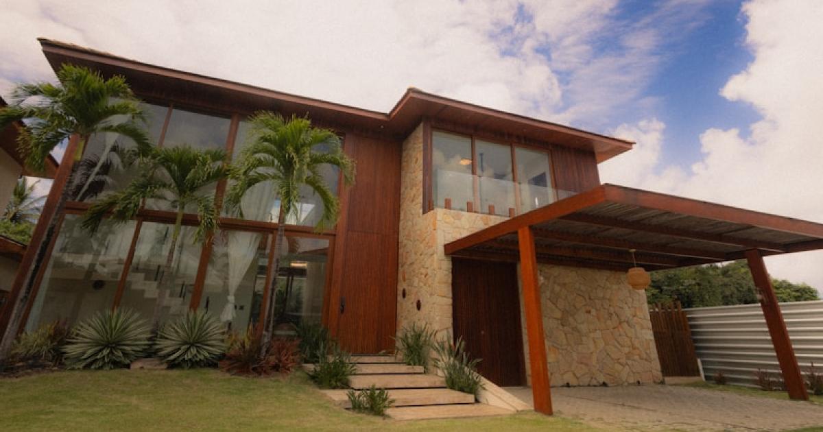 Casa Contemporânea com Piscina